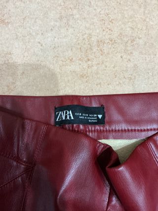 Pantalones polipiel rojos