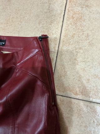 Pantalones polipiel rojos