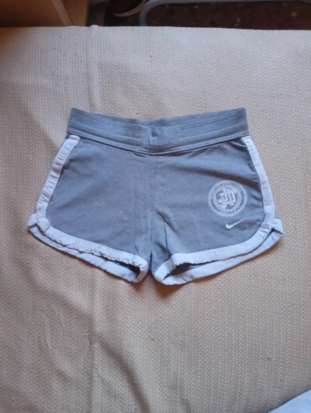 Nike Shorts Grises