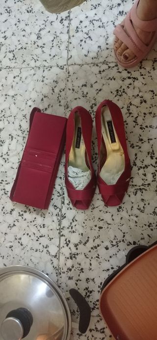 Conjunto bolso y zapatos rojos