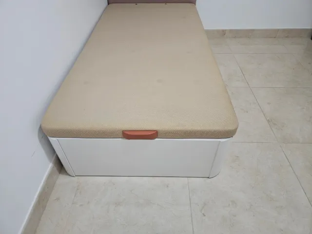 Canapé de tela y madera