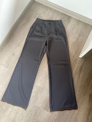 Pantalón de traje gris oscuro