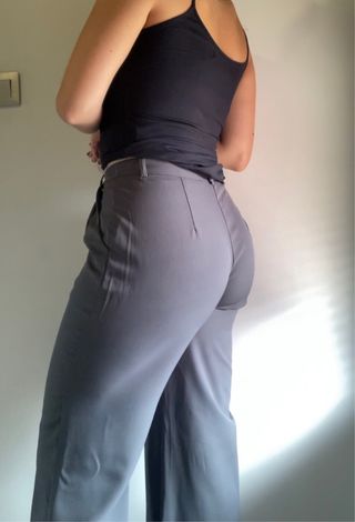 Pantalón de traje gris oscuro
