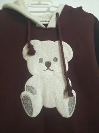 Sudadera con capucha y oso