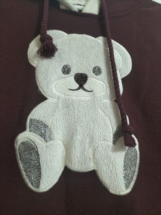 Sudadera con capucha y oso