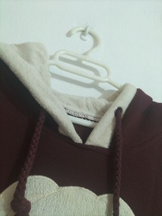 Sudadera con capucha y oso