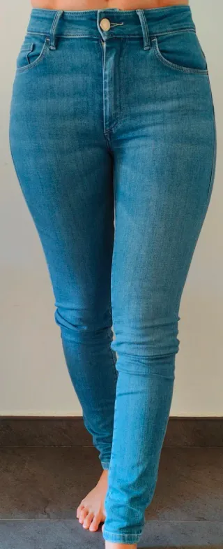 Pantalones Vaqueros Salsa Azules 50€ cada uno 