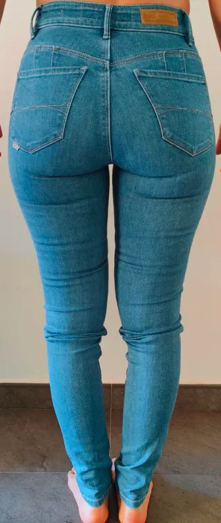 Pantalones Vaqueros Salsa Azules 50€ cada uno 