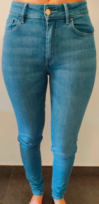 Pantalones Vaqueros Salsa Azules 50€ cada uno 