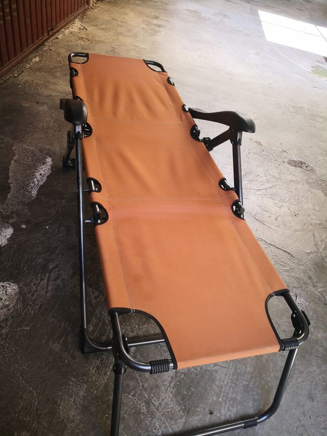 Sdraiola lettino campeggio arancione mai usata