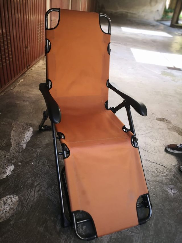 Sdraiola lettino campeggio arancione mai usata