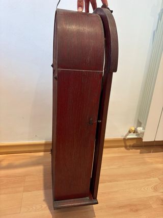 Reloj de péndulo antiguo de madera