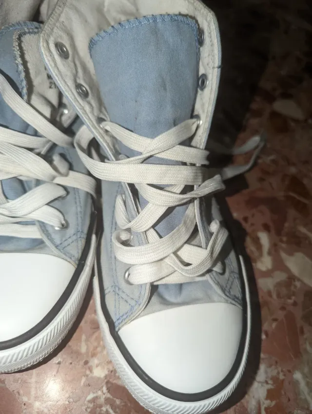 Zapatillas caña alta celestes