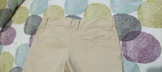 Pantalón chino de pana beige de Mujer. NUEVO