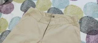 Pantalón chino de pana beige de Mujer. NUEVO