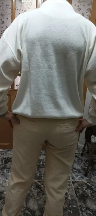 Pantalón chino de pana beige de Mujer. NUEVO