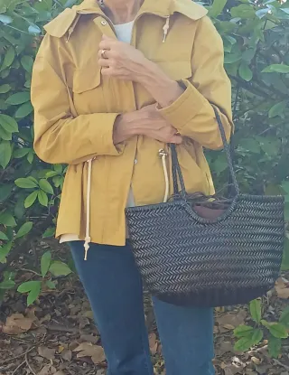 Bolso de piel trenzado de última tendencia.