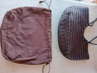 Bolso de piel trenzado de última tendencia.