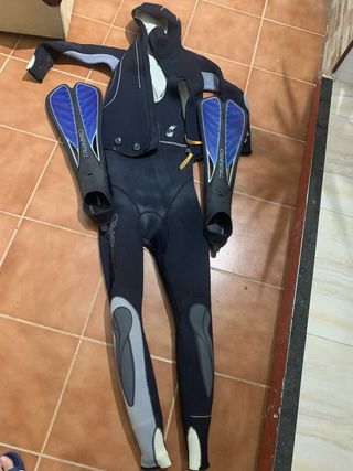 Traje de pesca submarina con aletas
