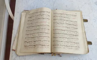 Libro religioso muy antiguo 