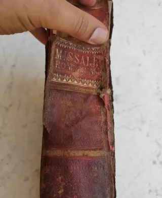 Libro religioso muy antiguo 
