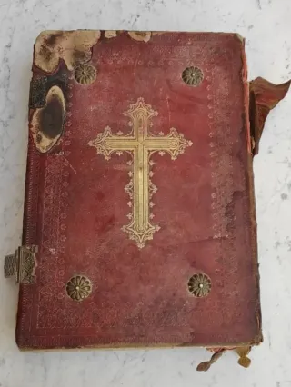 Libro religioso muy antiguo 