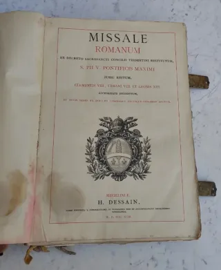 Libro religioso muy antiguo 