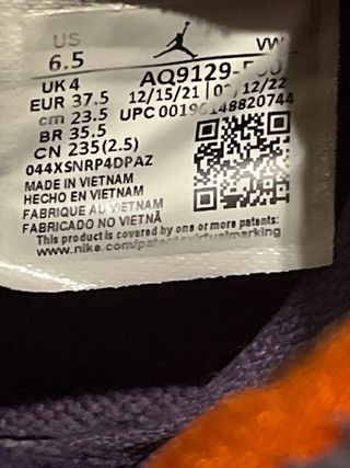 Jordan 4 Morado Talla 37.5.