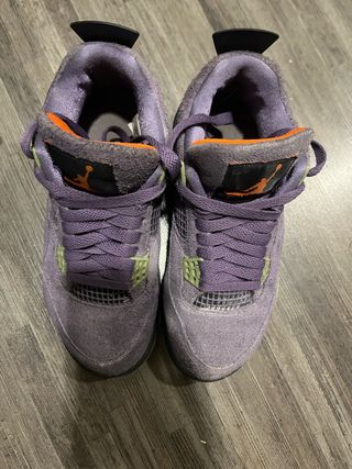 Jordan 4 Morado Talla 37.5.