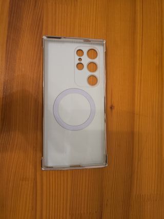 Funda móvil blanca con corazón dorado