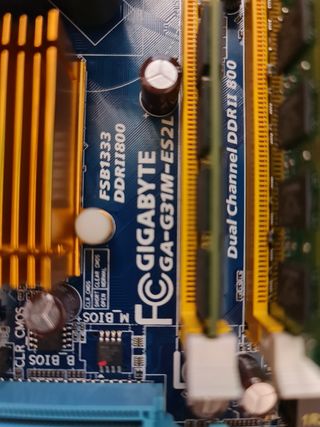 Placa Base Gigabyte GA-G31M-ES2L intel e5300