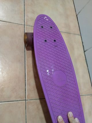 Patín morado de 4 ruedas ilumandas