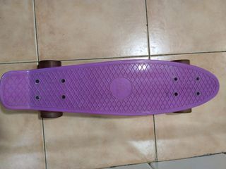 Patín morado de 4 ruedas ilumandas