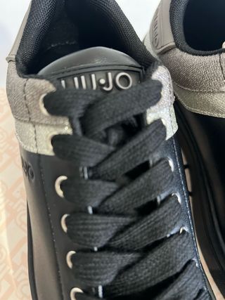 Sneakers Liu Jo nere con dettagli argento