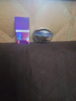 Bottiglie vuote ultraviolette di Paco Rabanne