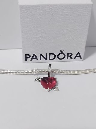 Pandora Corazón Rojo con Flecha Charm