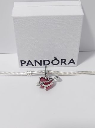 Pandora Corazón Rojo con Flecha Charm