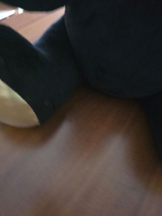 Peluche con orejas grandes negro y dorado