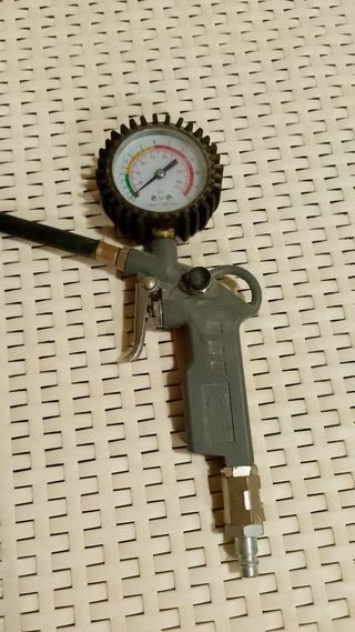 Pistola inflador neumáticos con manómetro