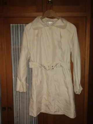 (NUEVA) Gabardina para New Class Beige.