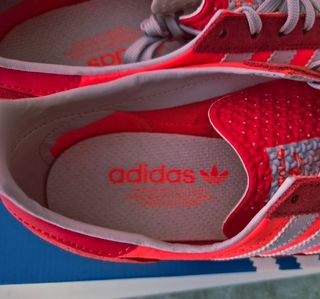 Zapatillas Adidas rosas y rojas talla 40