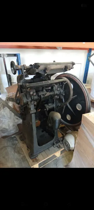 Máquina de impresión manual antigua