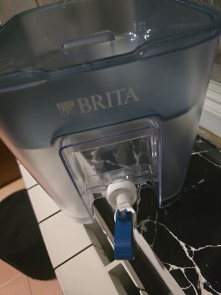 Brocca trasparente con rubinetto
