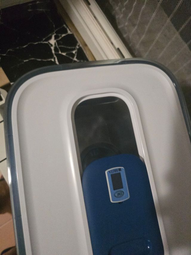 Brocca trasparente con rubinetto