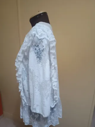 Blusa blanca encaje volantes