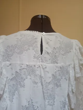 Blusa blanca encaje volantes