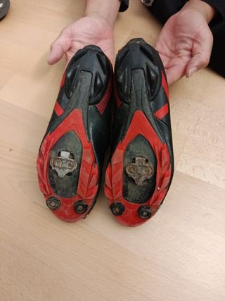 Zapatillas Ciclismo Niños Negro/Rojo con cala 