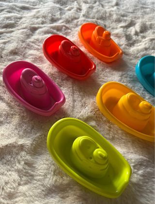 Conjunto de 6 barcos de brinquedo para água