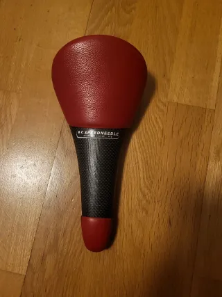 Sillín Tune Speedneedle Carbon Rojo