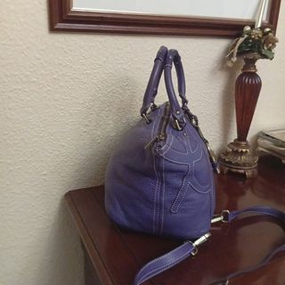 Bolso Purificación García morado piel con bandoler